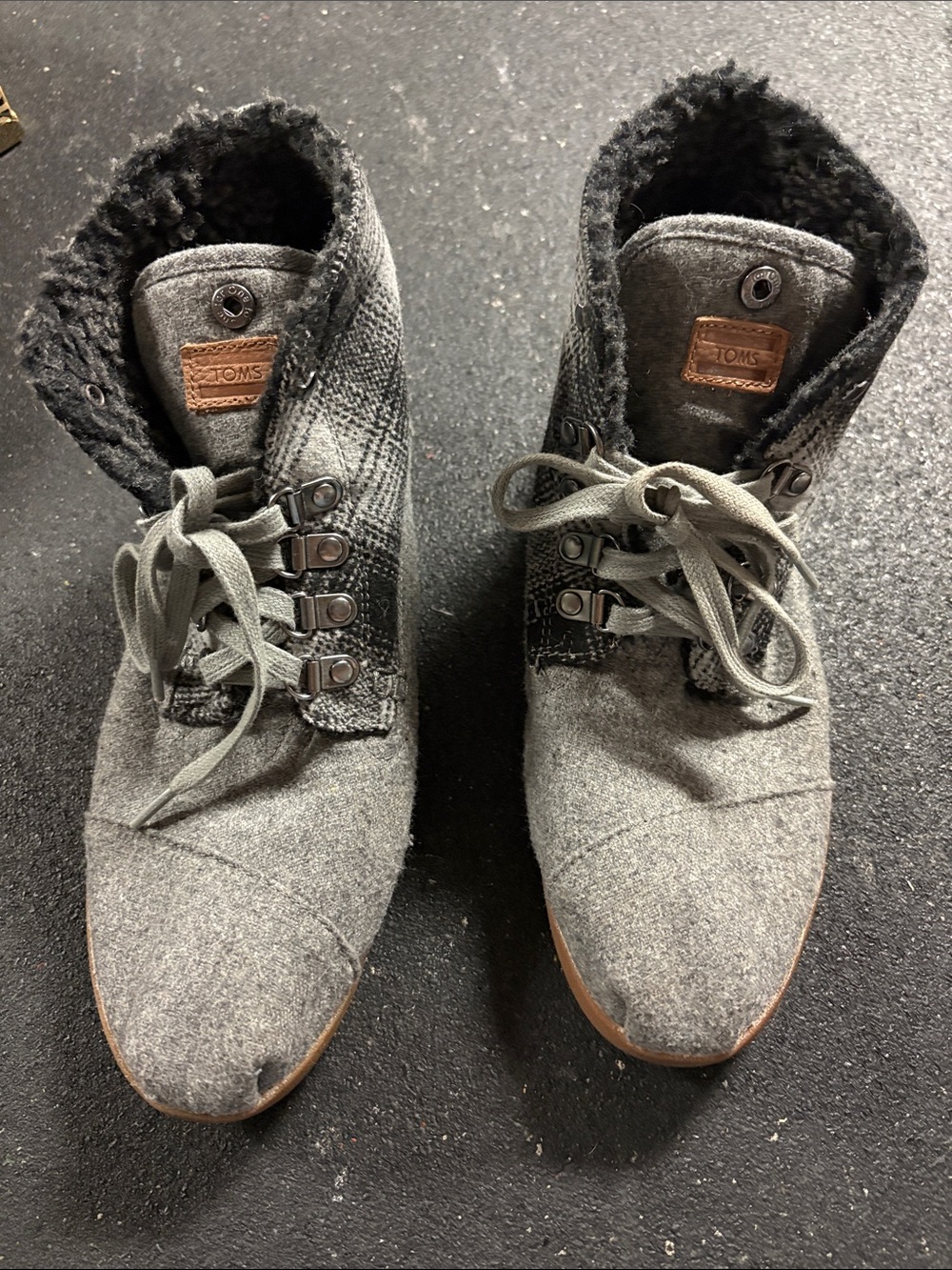 Toms Gray Men's Wool Lace-Up Chukka Boots with Faux Shearling